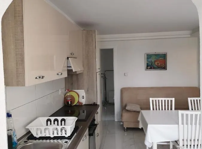 아파트 Apartma Kantina *