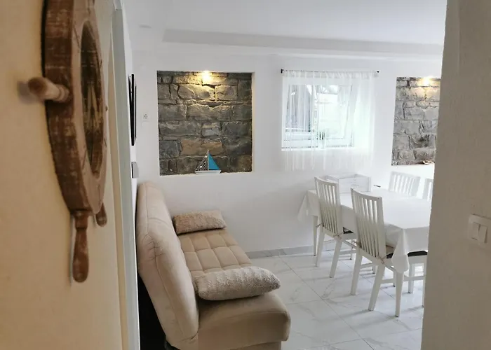 아파트 Apartma Kantina