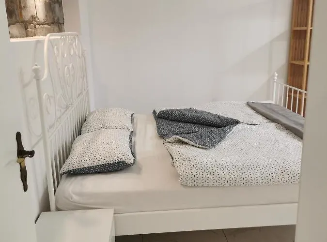 아파트 Apartma Kantina *